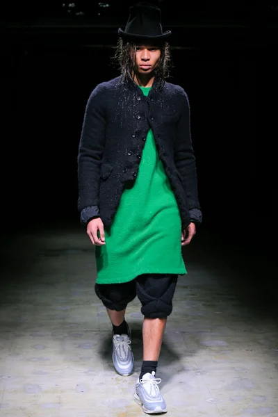 Look 10